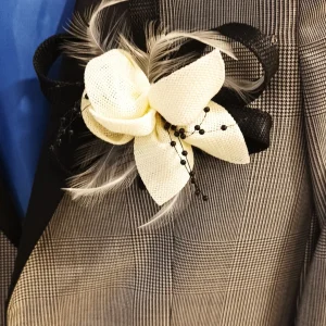 Alfinete floral Preto e Branco
