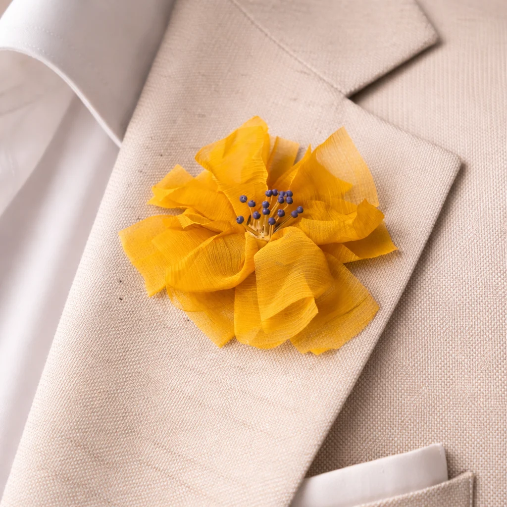 Alfinete Latido em viscose amarelo em forma de flor - Image 3