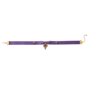 Choker Iluztro em veludo lilás com pendente – gargantilha artesanal com missangas bordadas